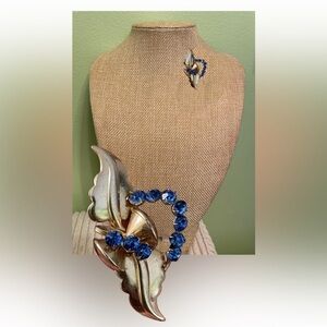 Blue stone leaf brooch